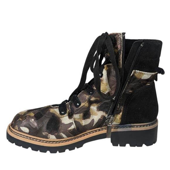 Me‎ Too Genuine Leather Santos Combat Boots Camo Suede 7M Memory Foam Padded - Picture 14 of 16